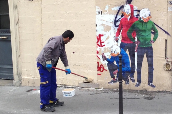Concrete graffiti removal
